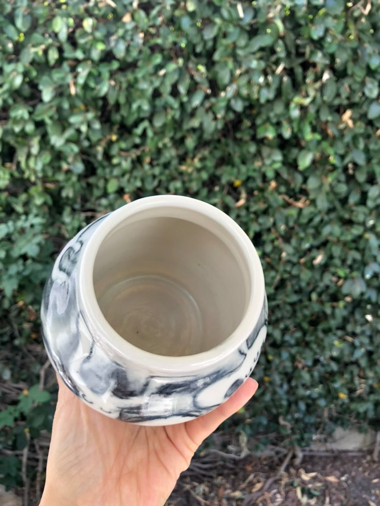 Moon Pottery’s Charcoal Drawing Porcelain | Happy & Free Dancing